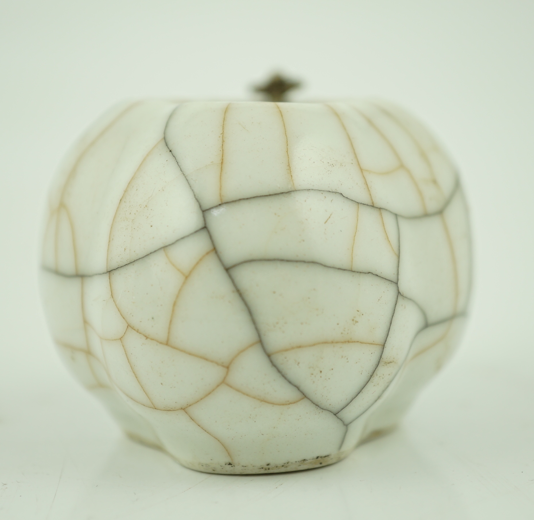 A Chinese Ge type waterpot, 18th/19th century
